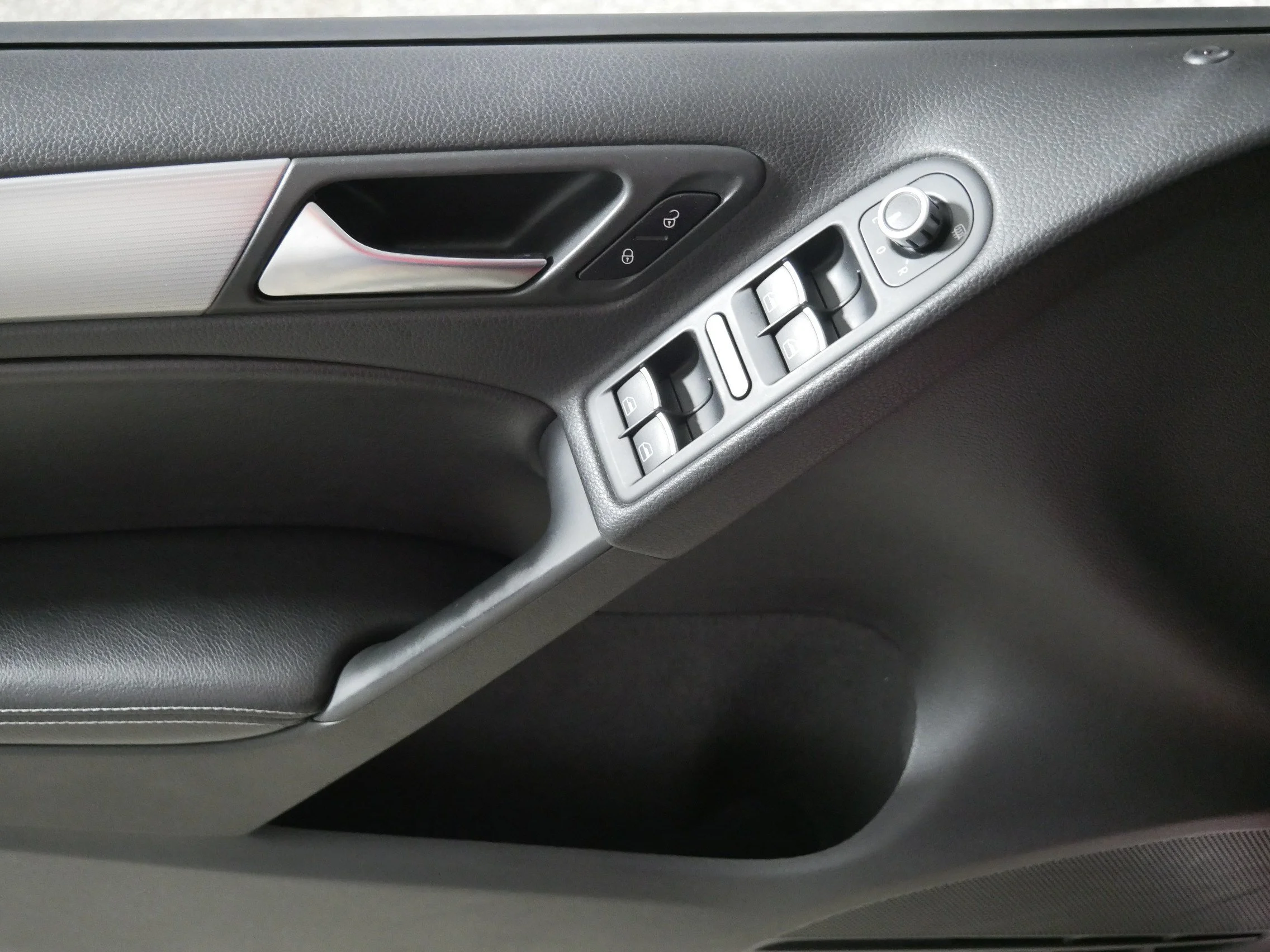 Used 2013 Tornado Red Volkswagen  image 19