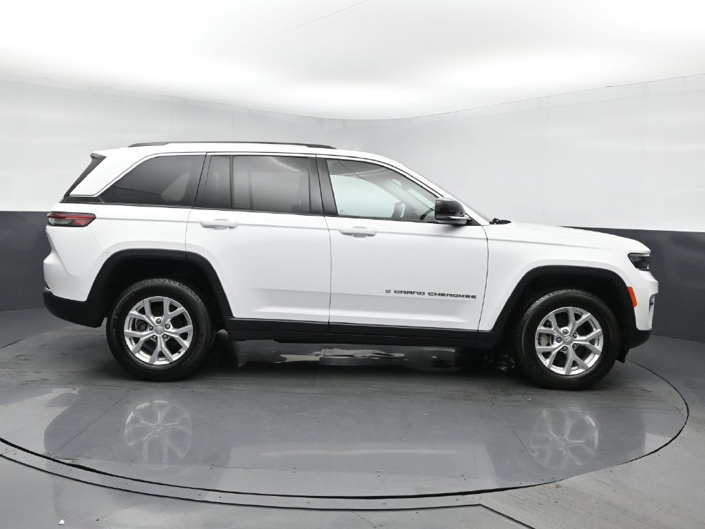 Used 2023 White Jeep Limited image 3
