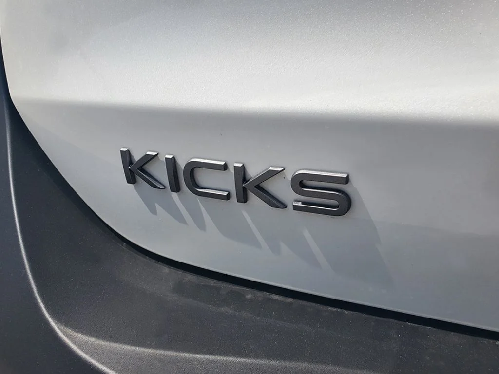 Used 2026 Aspen White Nissan SV image 10