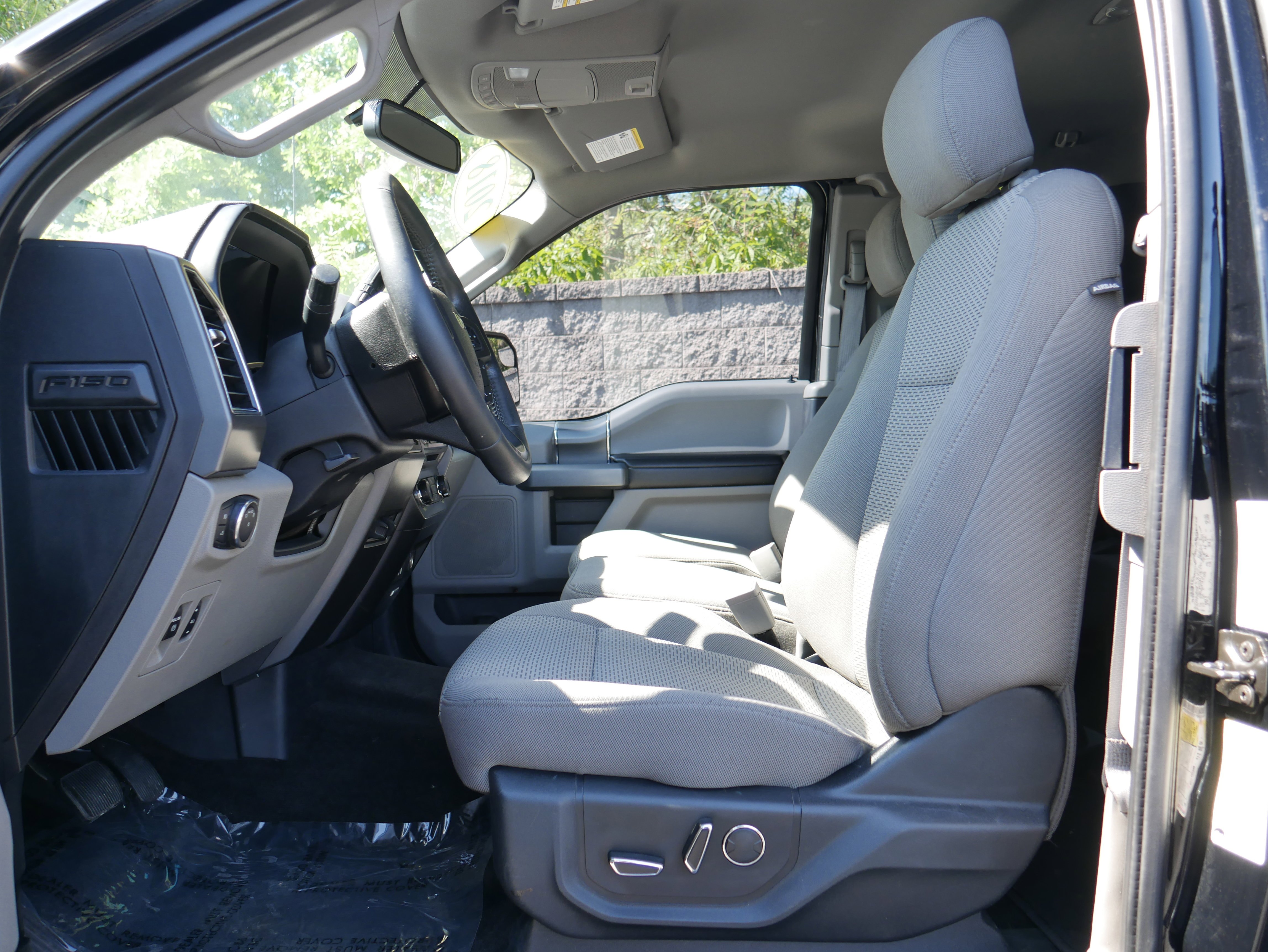 Used 2018 Wht Ford XL image 13