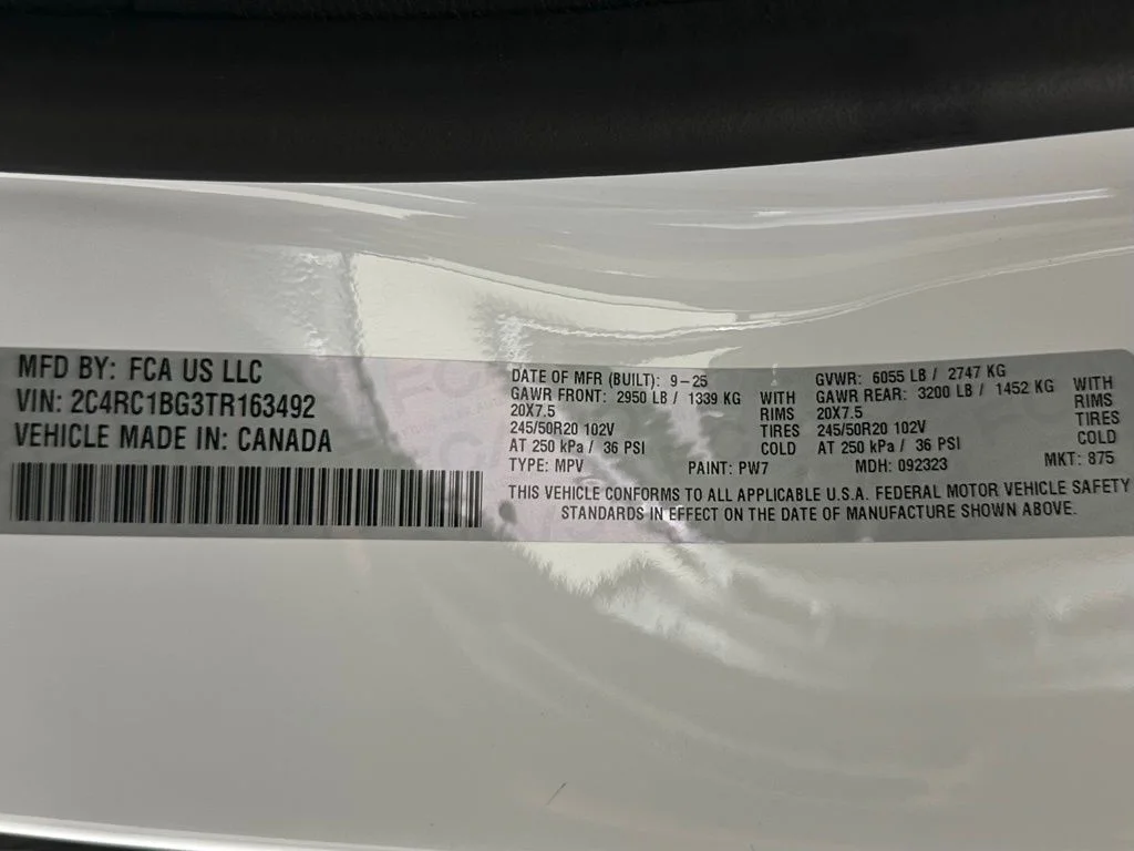 New 2026 Bright White Clear-Coat Exterior Paint Chrysler Select image 8