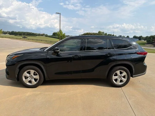 Used 2021 Midnight Black Metallic Toyota L image 5