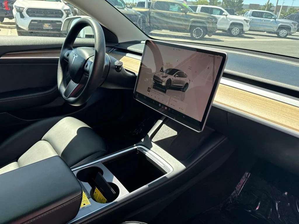 Used 2023 White Tesla Base image 21