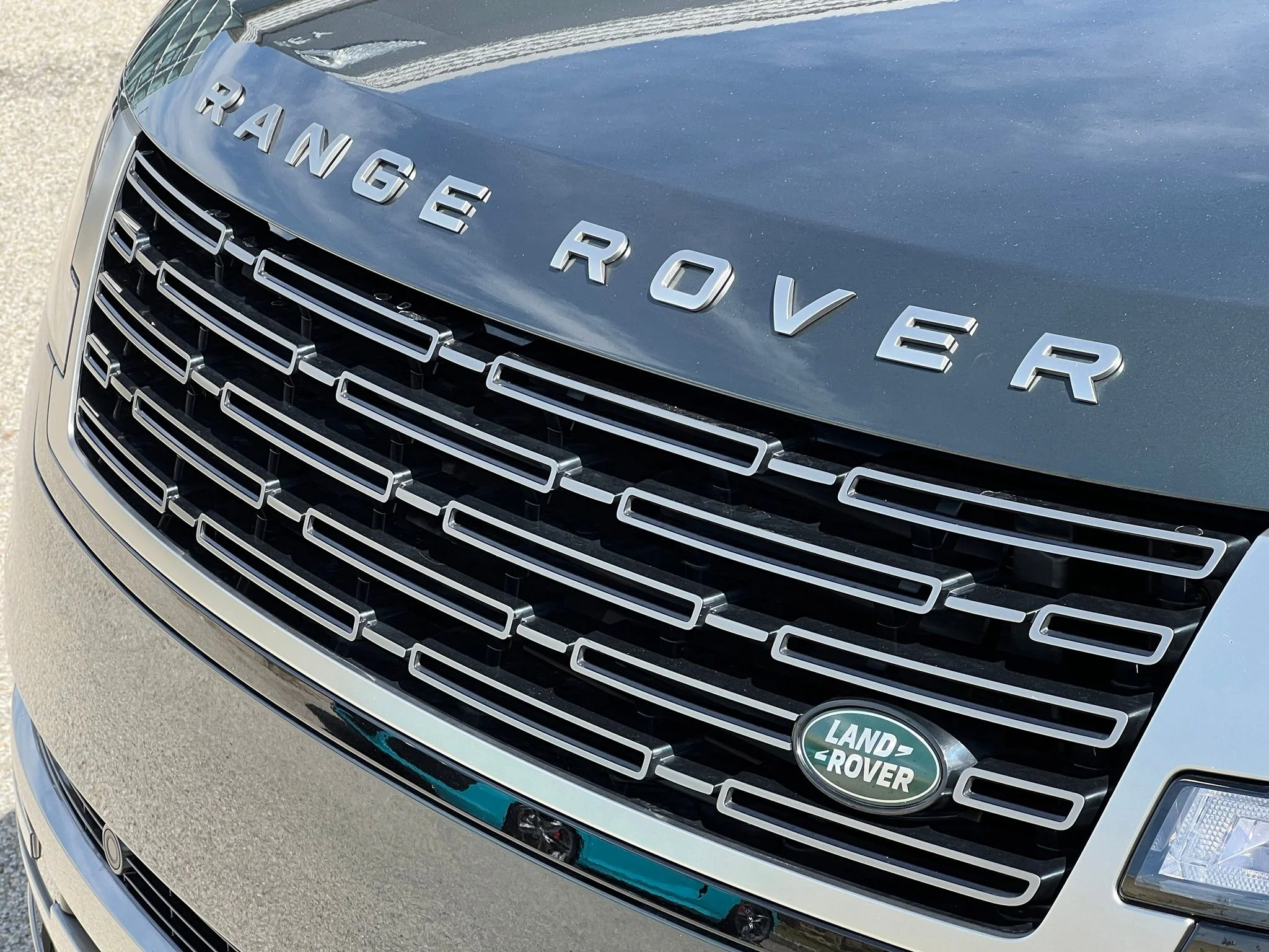 Used 2025  Land Rover Autobiography image 15