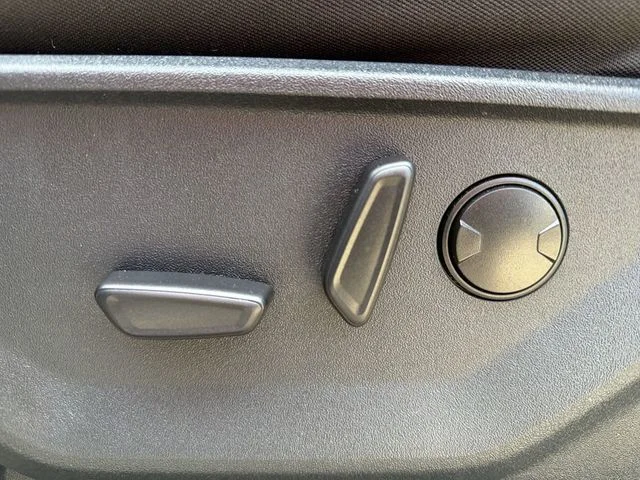 Used 2023 Silver Ford XLT image 12