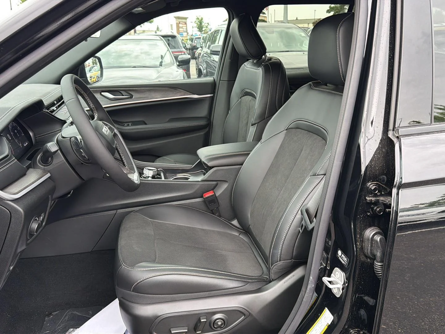 New 2026 Diamond Black Crystal Pearlcoat Jeep Laredo Altitude image 10