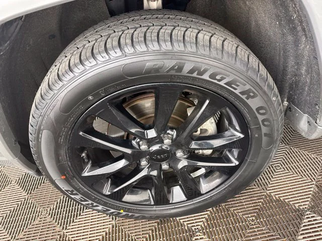 Used 2022 Gray Jeep Laredo X image 28