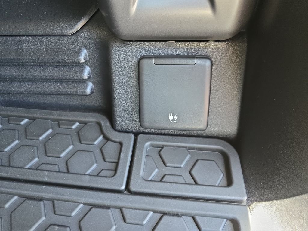 New 2026 Santorini Black Land Rover X-Dynamic SE image 14