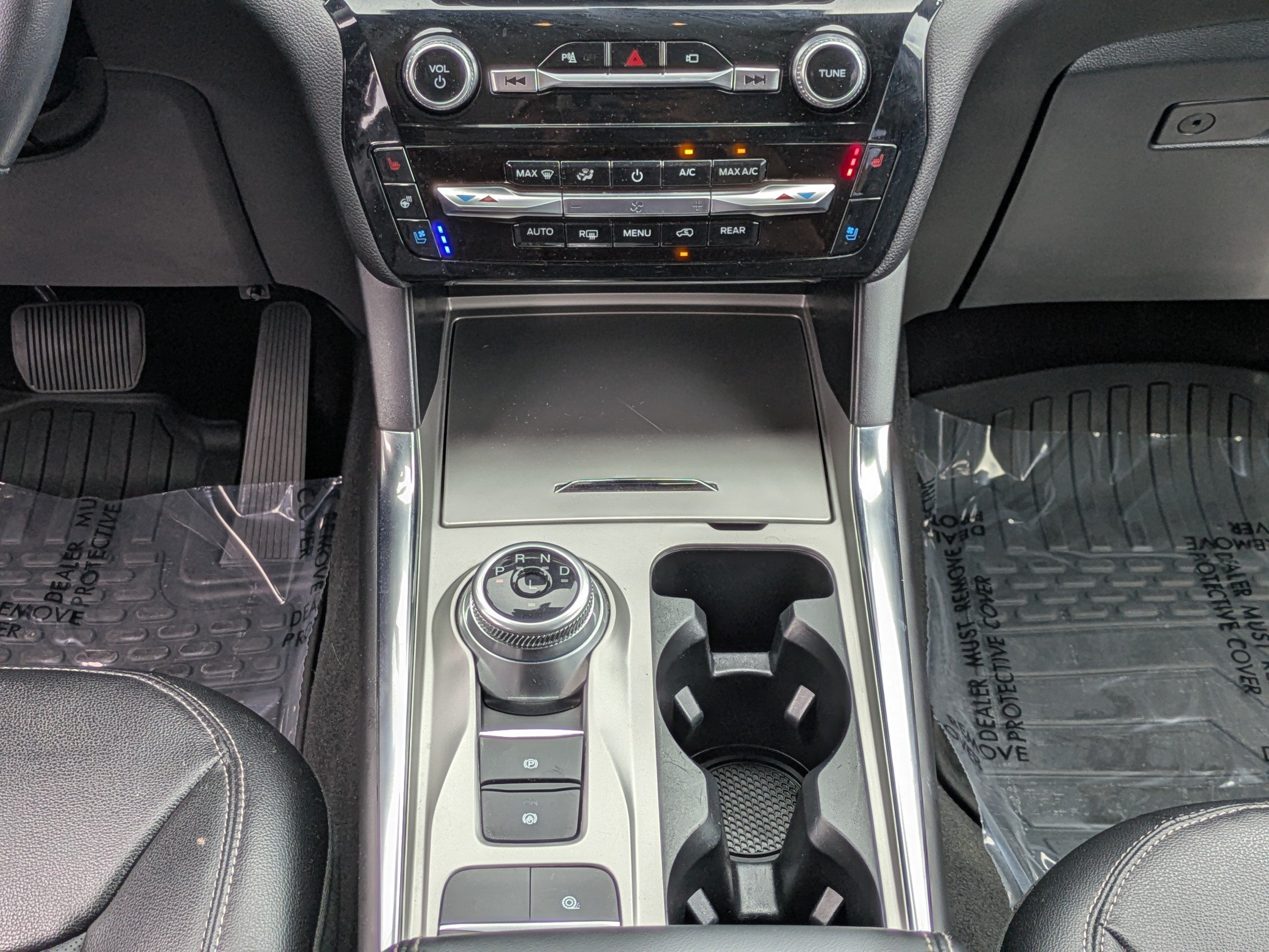 Used 2022 Silver Metallic Ford Limited image 18