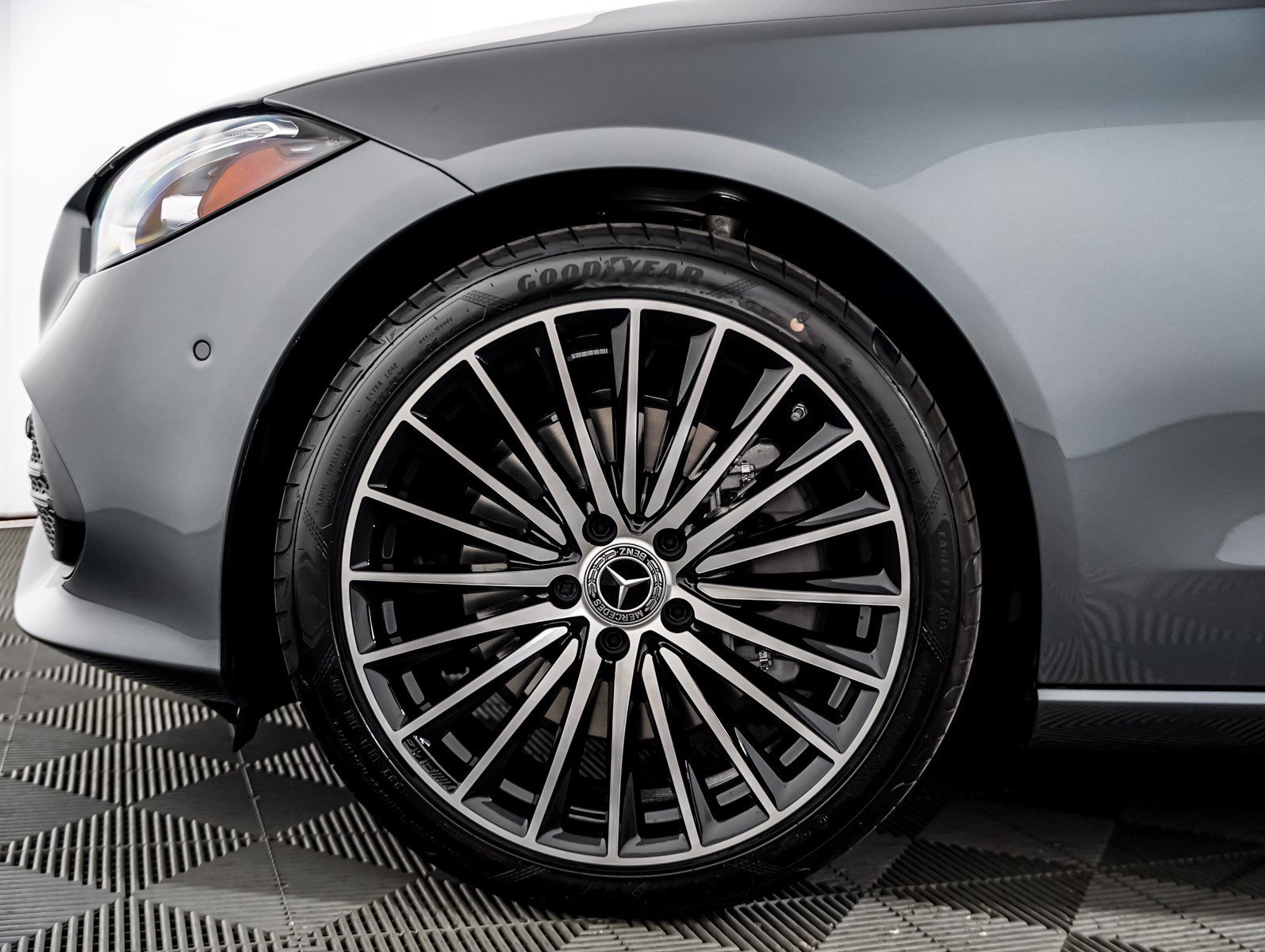 New 2026 Selenite Grey Metallic Mercedes-Benz C 300 image 6