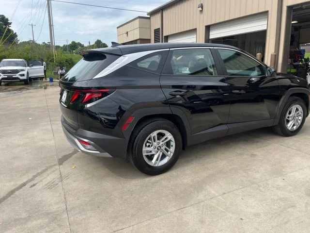 New 2026 Phantom Black Hyundai SE image 3