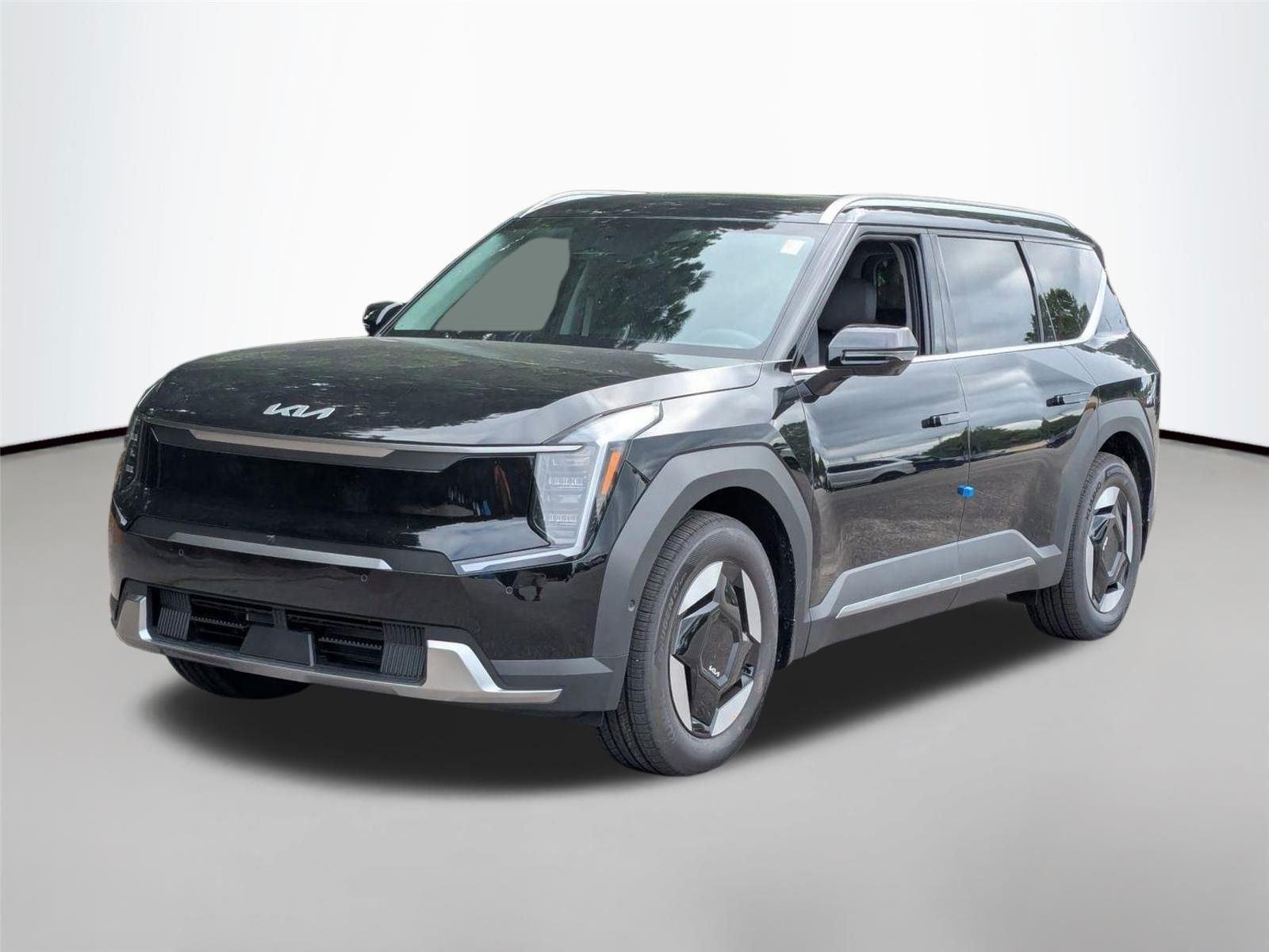 New 2026 EBONY BLACK KIA WIND image 1