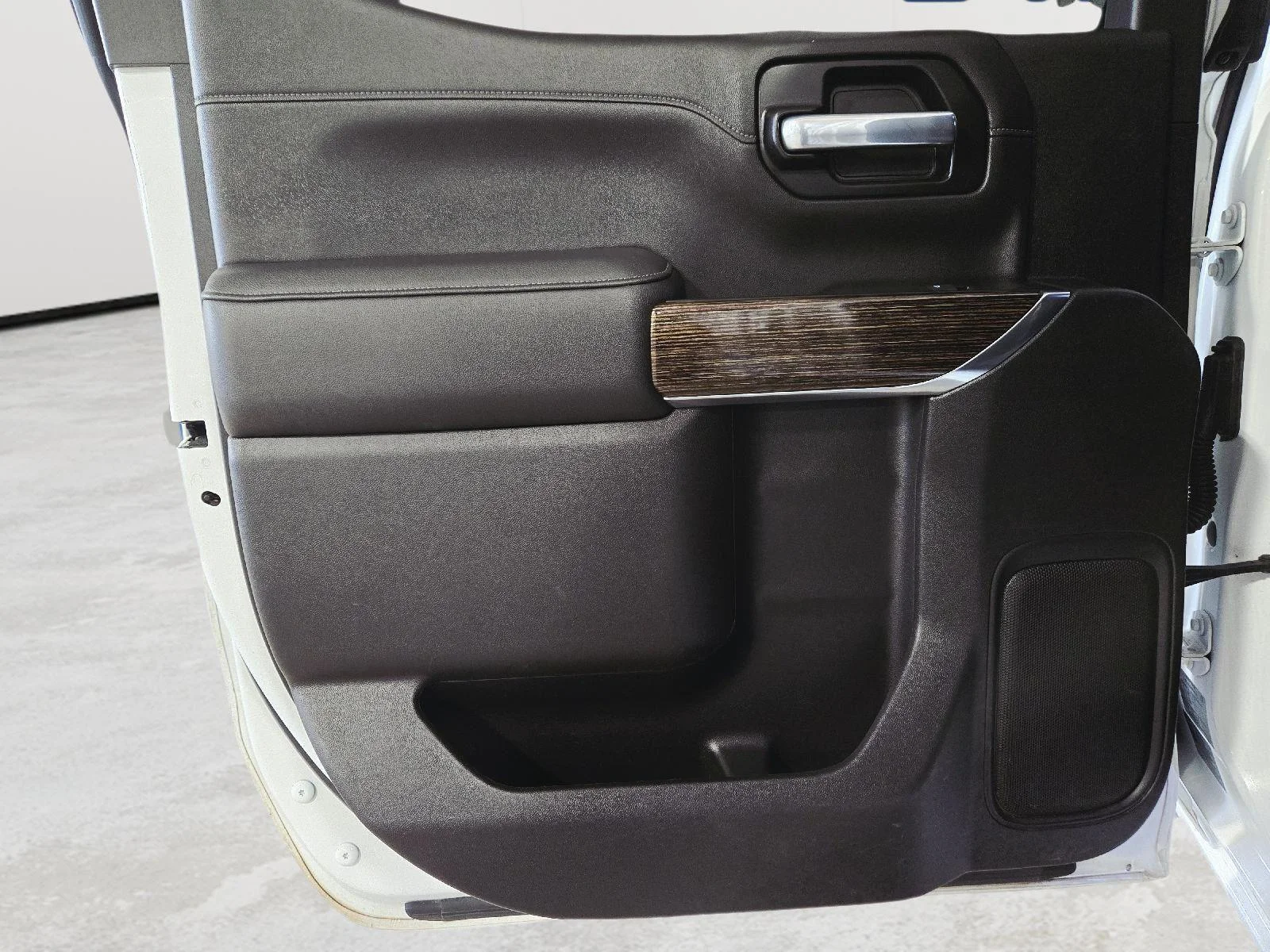 Used 2021 Summit White GMC Elevation image 47