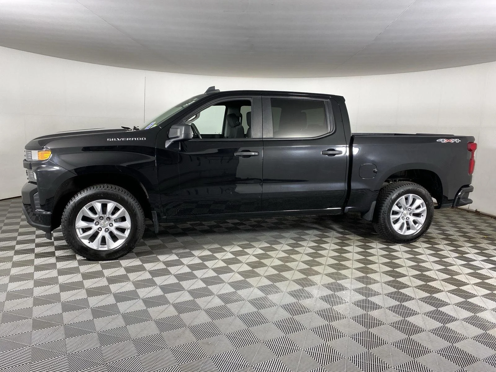 Used 2022 Black Chevrolet Custom image 13