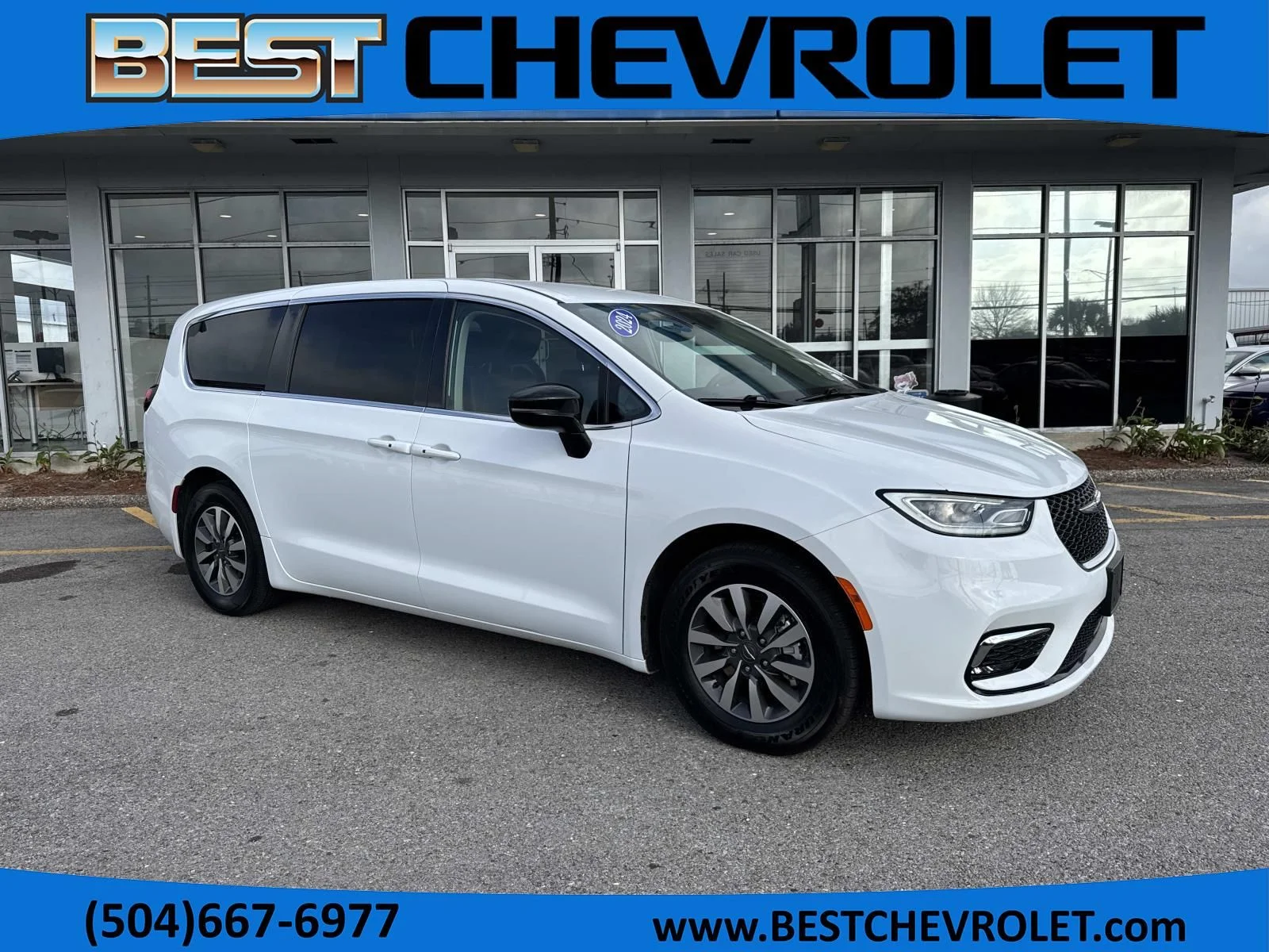 2024 Chrysler Pacifica Hybrid Select PHEV's photo