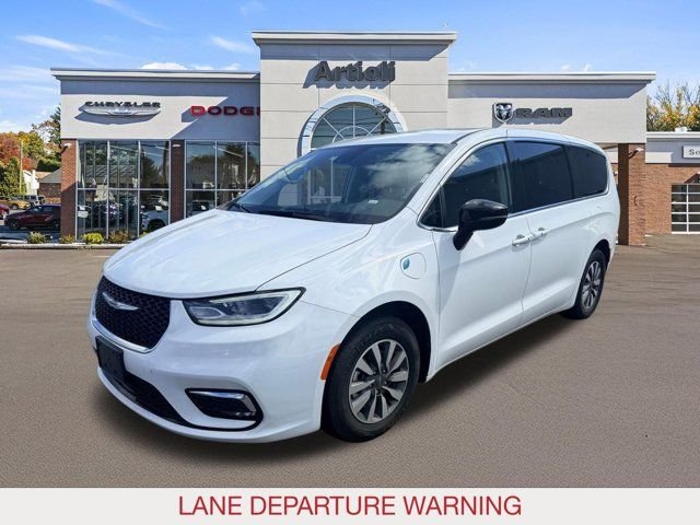Used 2024 White Chrysler Select image 4