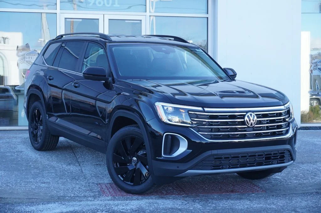 New 2026 Black Volkswagen 2.0T SE w/Technology image 3