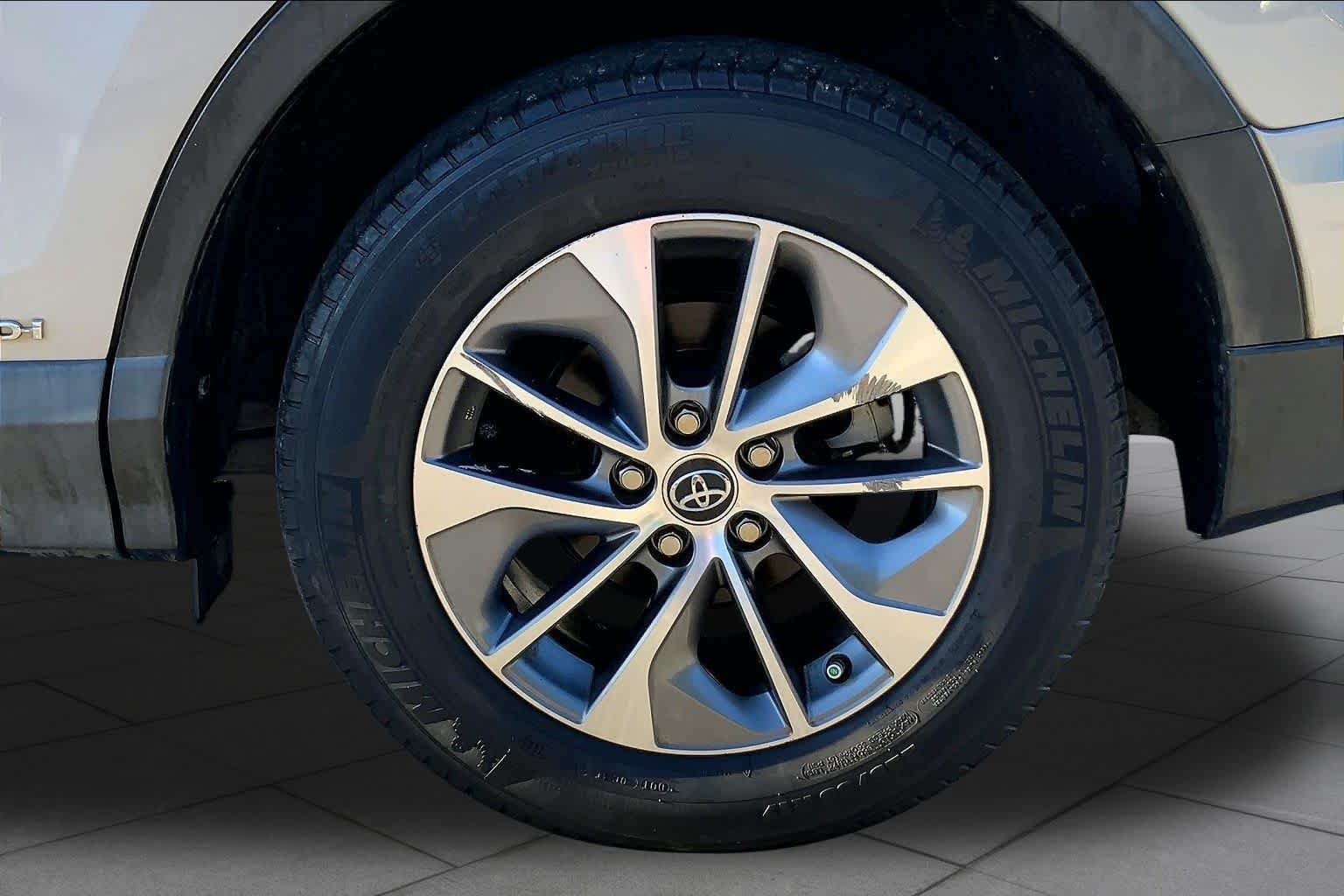 Used 2018 Silver Sky Metallic Toyota Hybrid XLE image 11