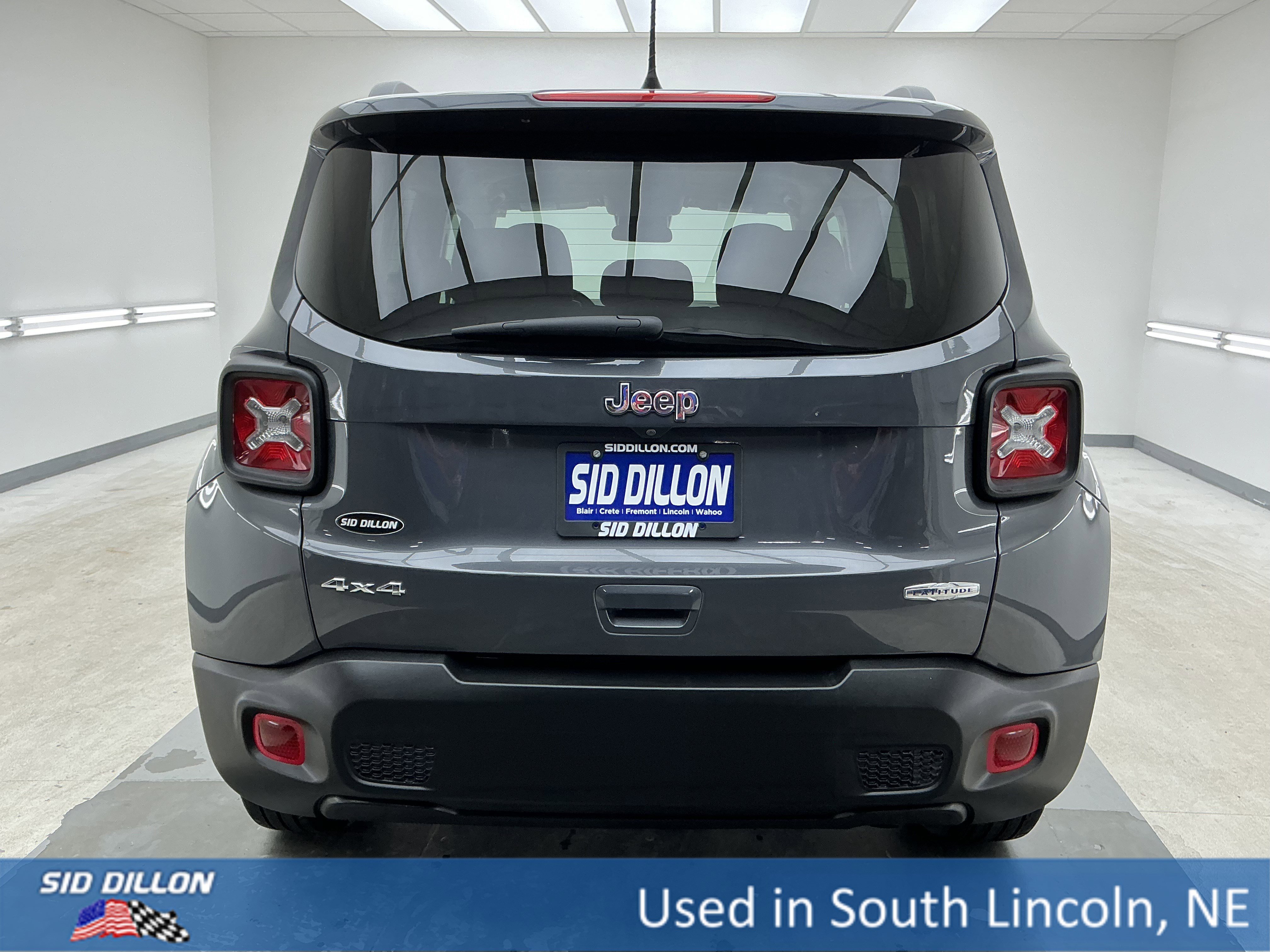 Used 2022 Graphite Gray Jeep Latitude image 5