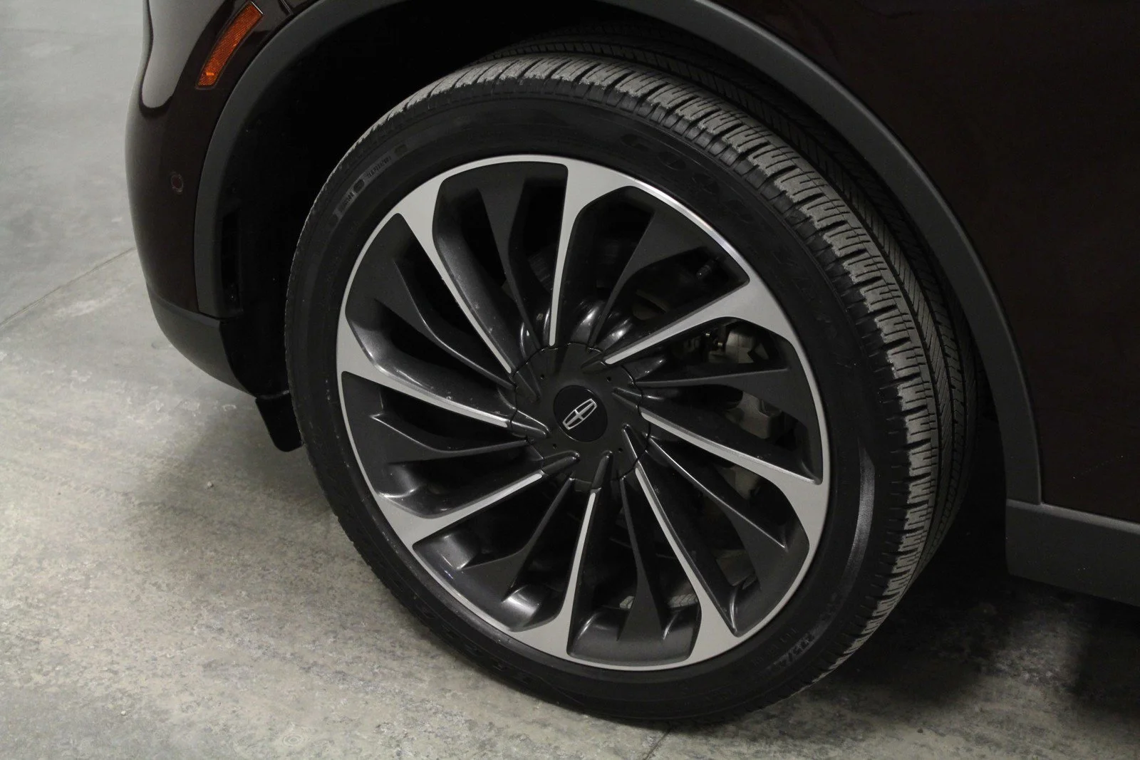 Used 2022 Burgundy Velvet Metallic Tinted Clearcoat Lincoln Reserve image 10