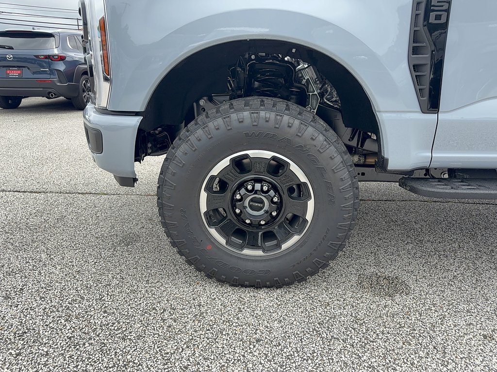 New 2026 Glacier Gray Metallic Tri-Coat Ford F-250® Lariat® image 26