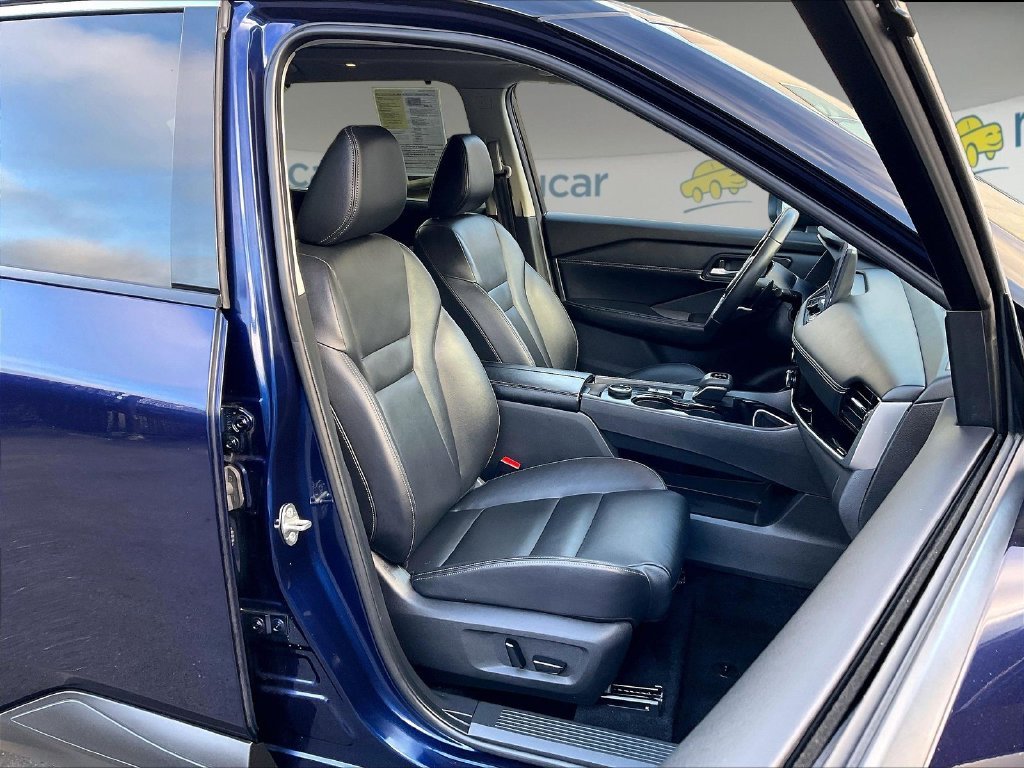 Used 2024 Deep Ocean Blue Pearl/Super Black Nissan SL image 11