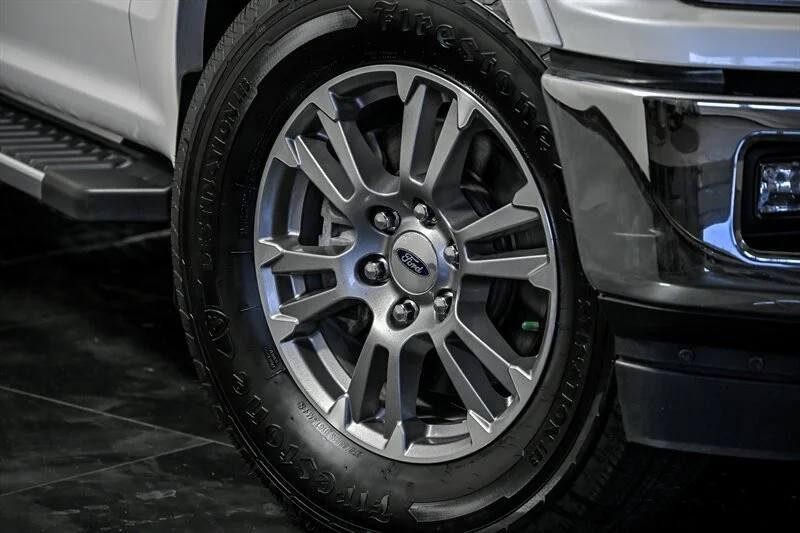 Used 2018 White Platinum Metallic Tri-Coat Ford Lariat image 3