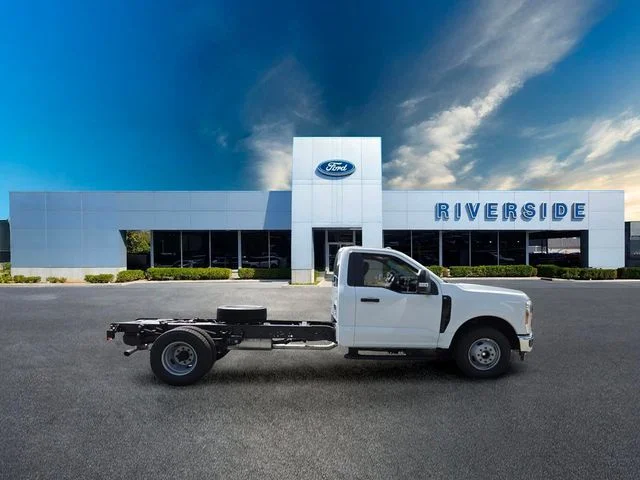 New 2027 Oxford White Ford F-350® XL image 8