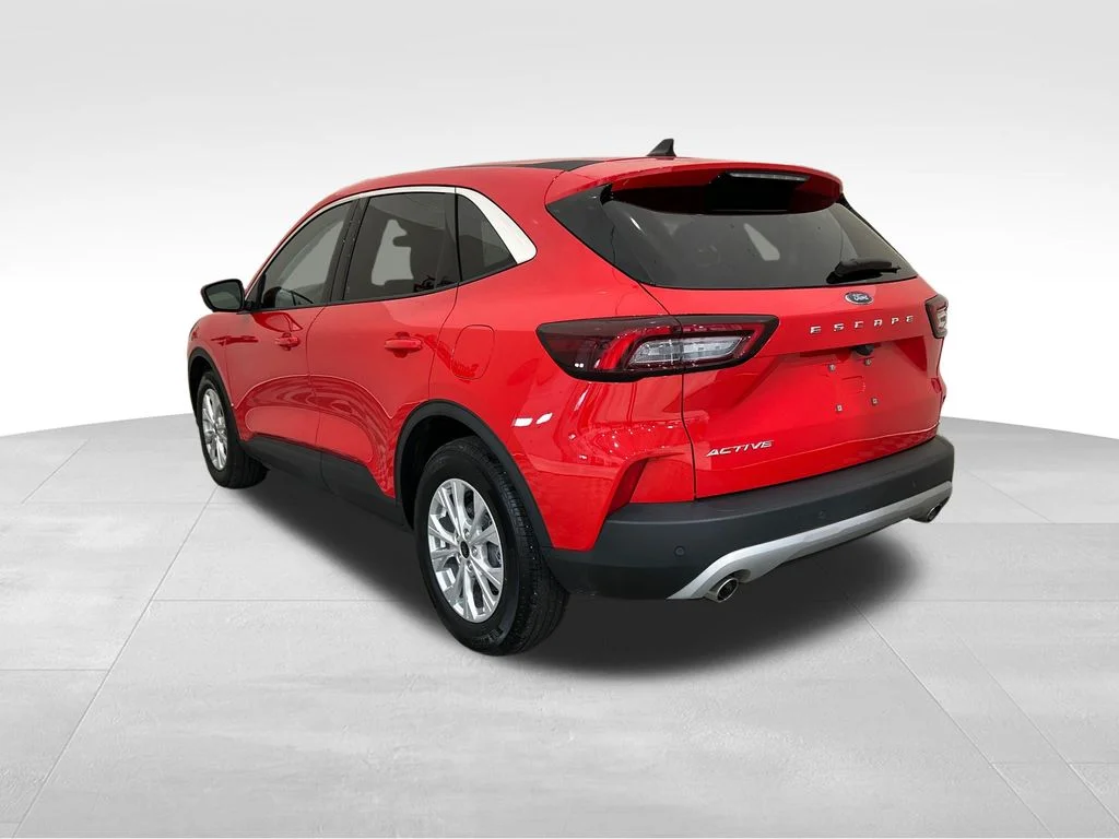 Used 2024 Red Ford Active image 3