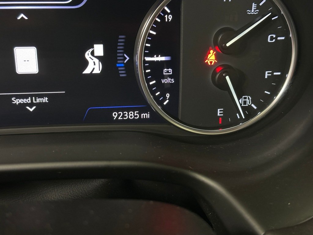Used 2021 White Frost Tricoat Buick Avenir image 3