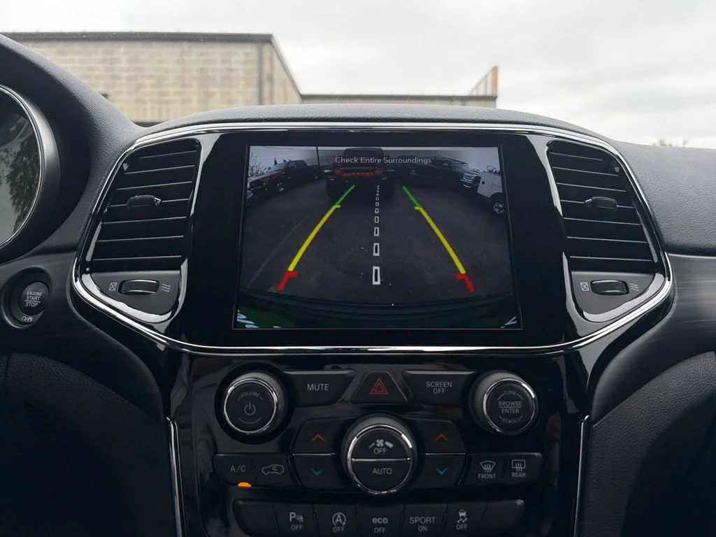 Used 2020 Black Jeep Laredo image 19