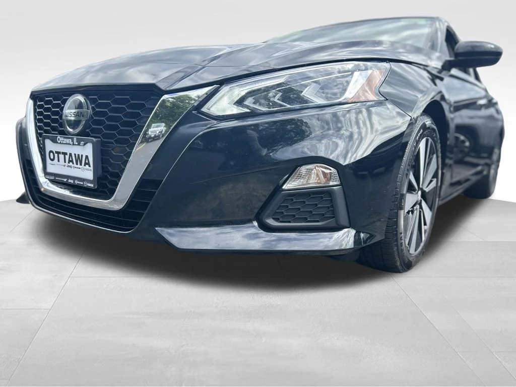 Used 2022 Black Nissan 2.5 SV image 3