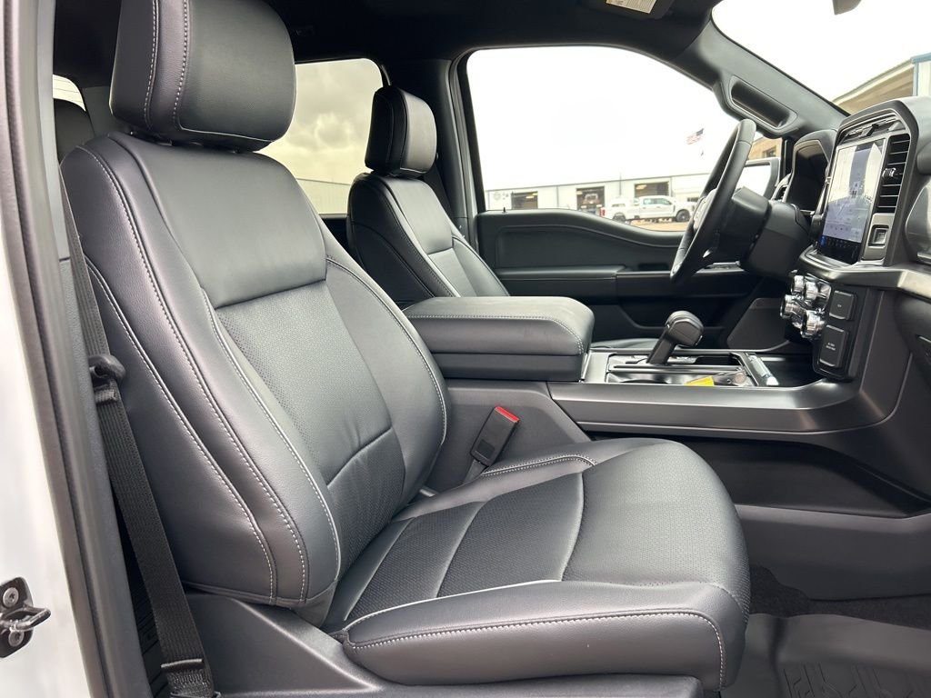 New 2026 Oxford White Ford Lariat image 46