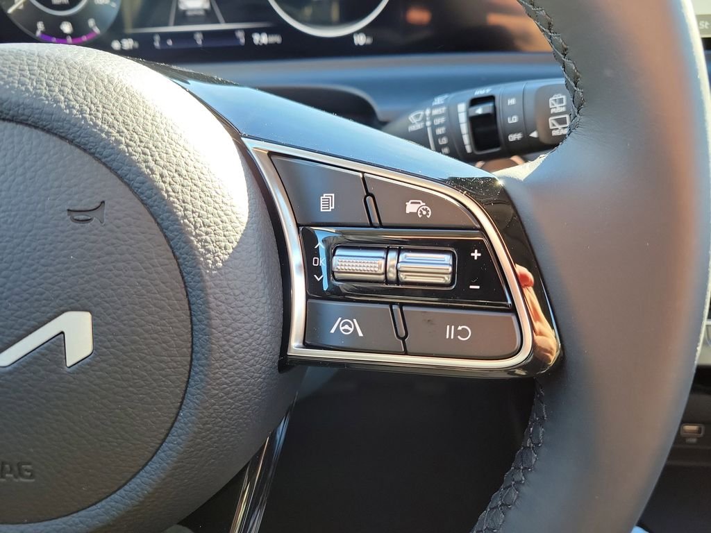 New 2026 Black Kia EX image 28
