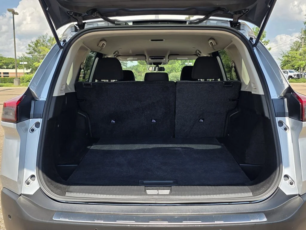 Used 2023 Silver Nissan SV image 34