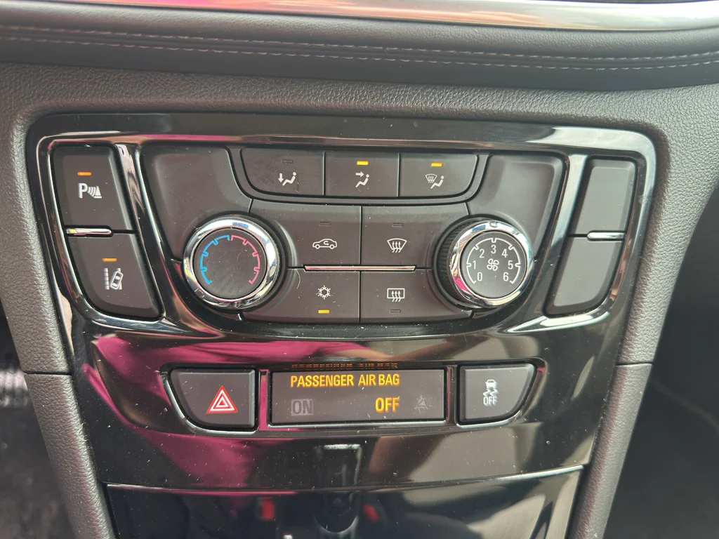 Used 2021 Ebony Twilight Metallic Buick Preferred image 14
