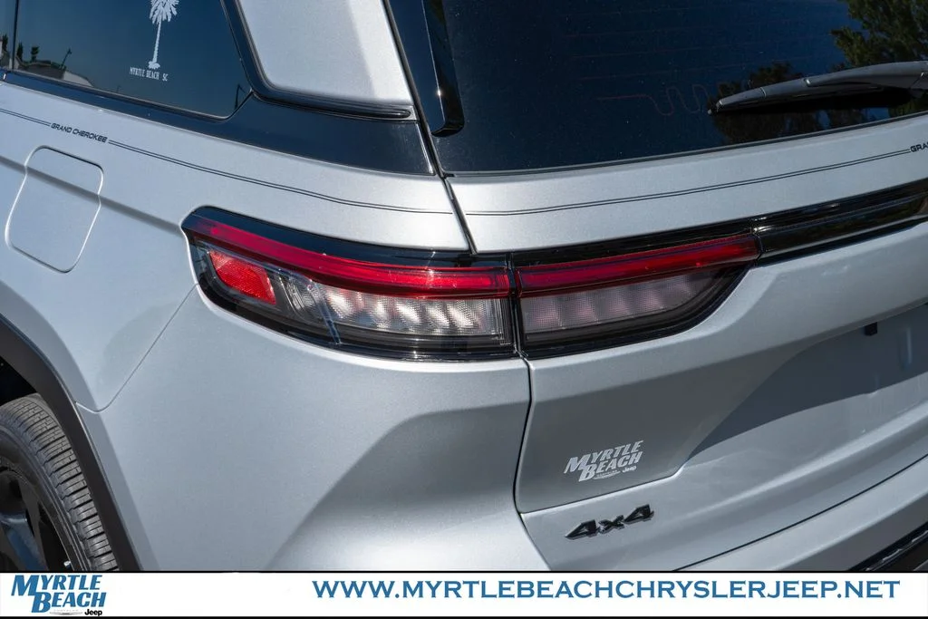 Certified Used 2025 Silver Zynith Jeep Limited image 11