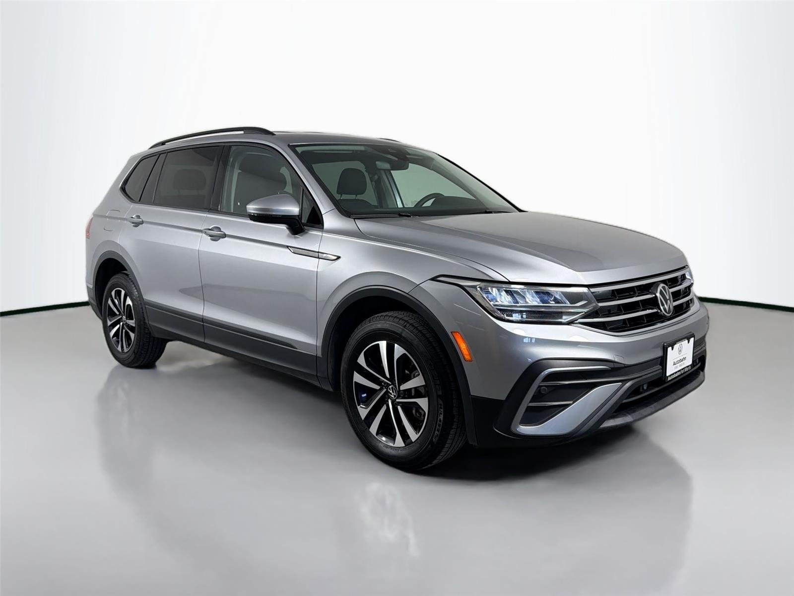 Used 2022  Volkswagen S image 4