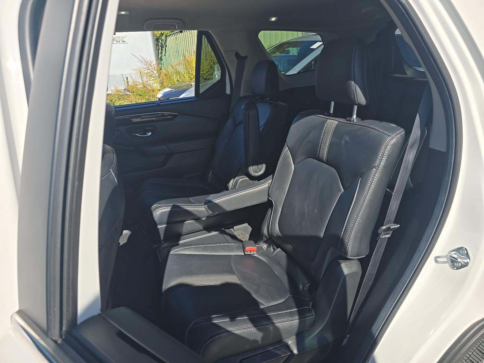 Certified Used 2023 Platinum White Pearl Honda EX-L 7 Passenger image 9