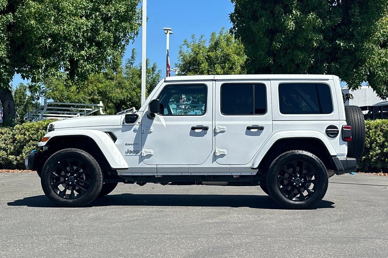 Used 2024 Bright White Clearcoat Jeep Sahara image 7