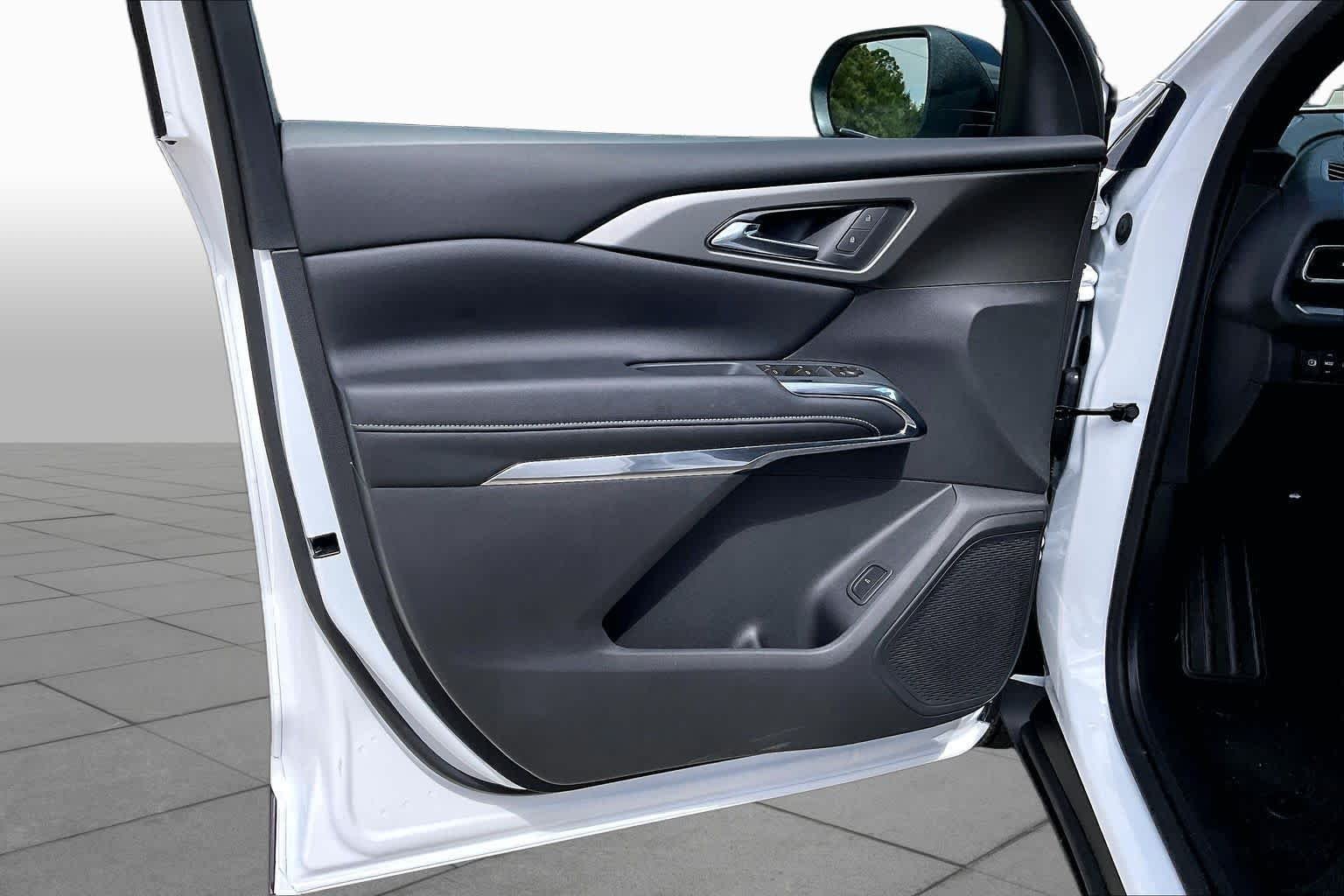 New 2027 Summit White Chevrolet LT image 11