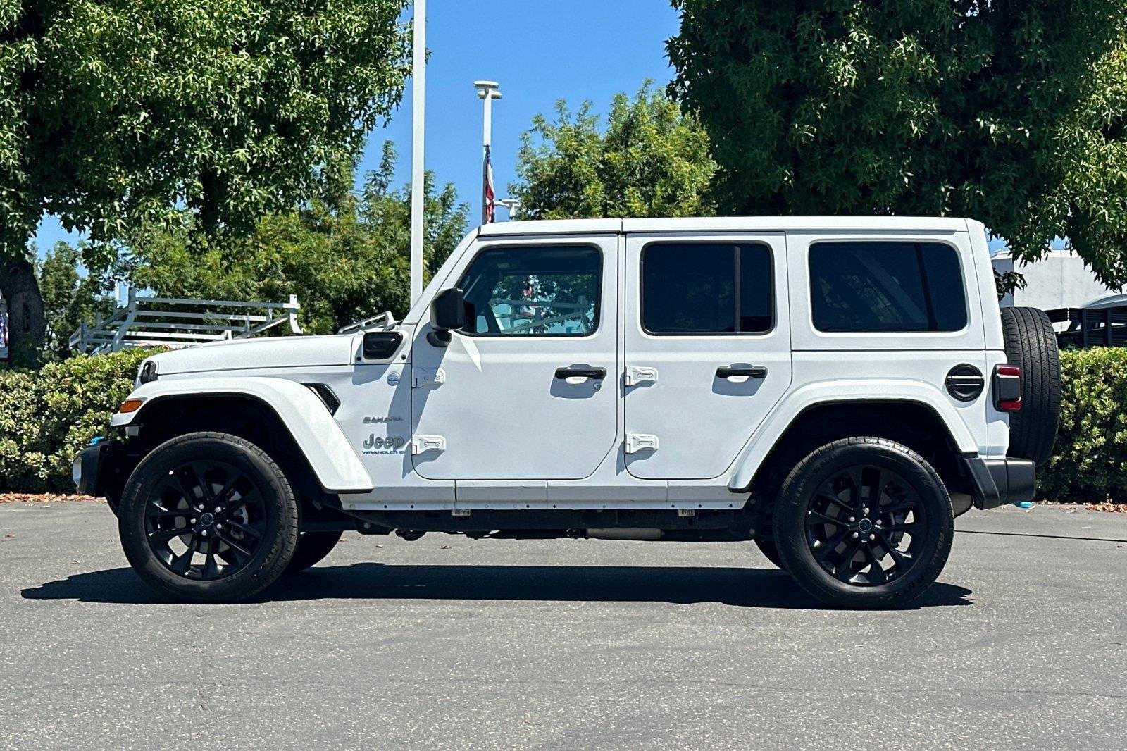 Used 2024 Bright White Clearcoat Jeep Sahara image 7