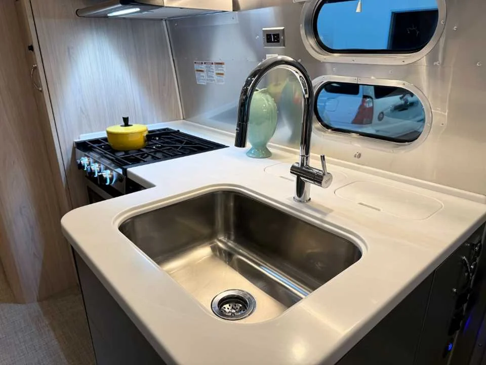 New 2027 SILVER AIRSTREAM  image 28
