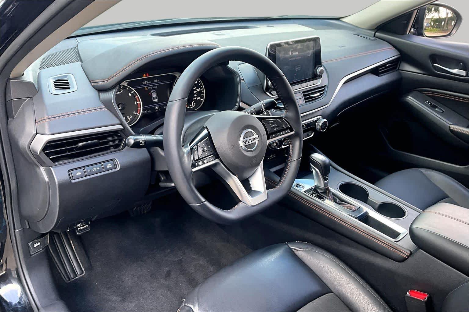 Used 2021 Super Black Nissan 2.5 SR image 17
