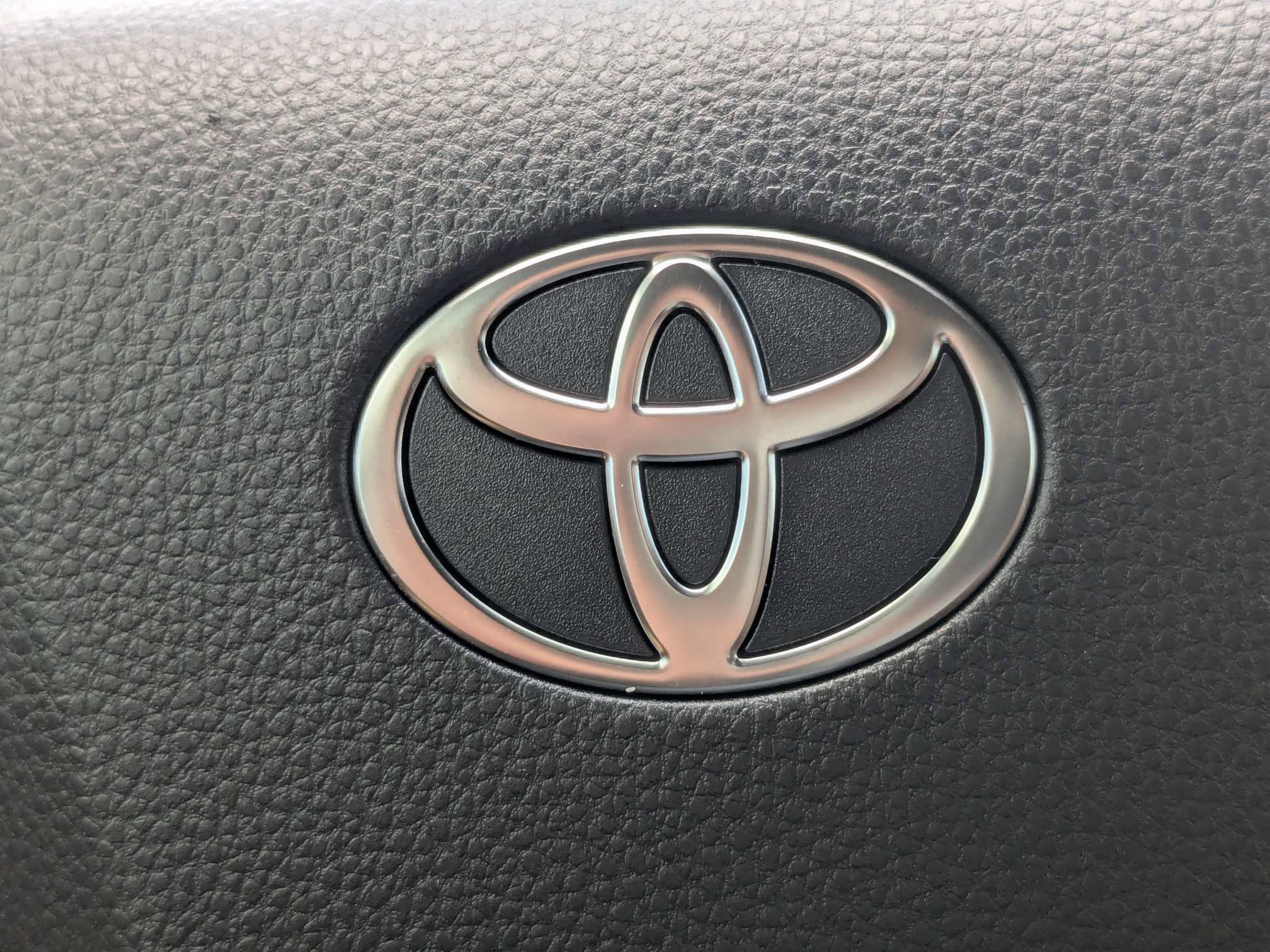 Used 2025 Oxygen White Toyota Limited image 36