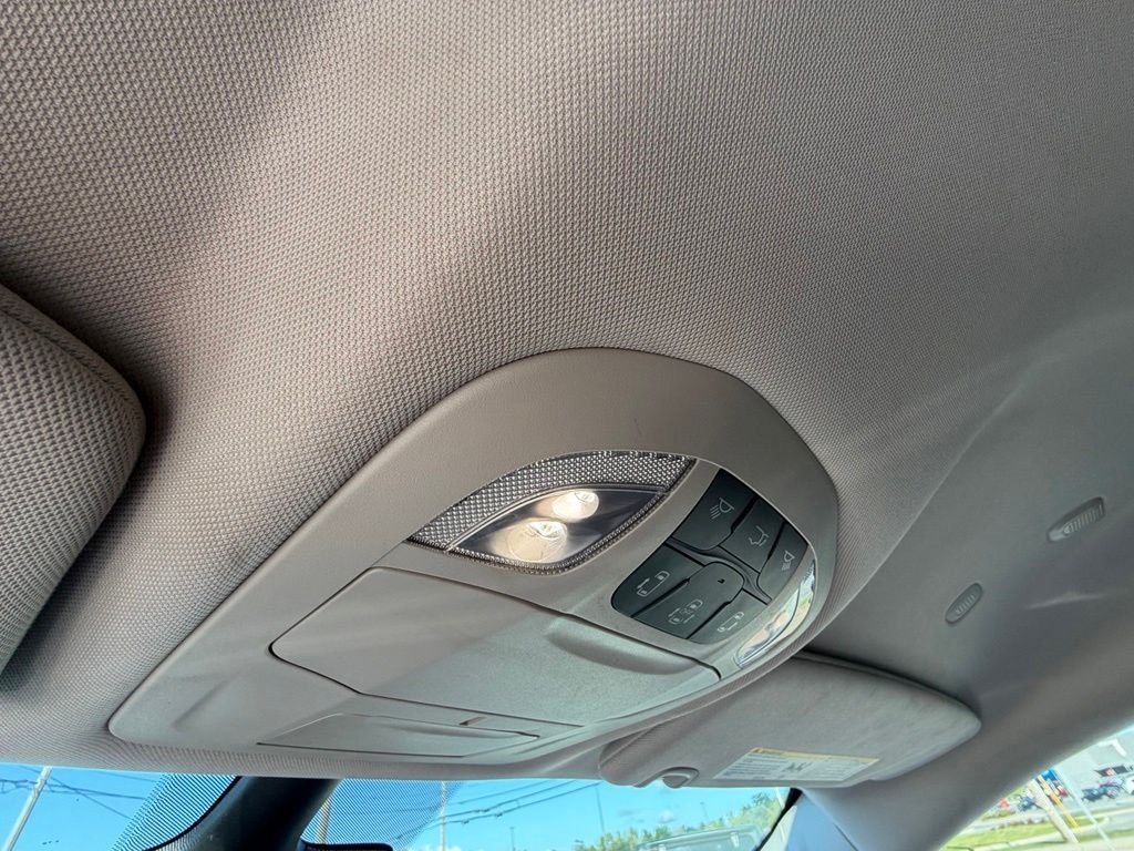 Used 2023 Silver Chrysler Touring L image 19