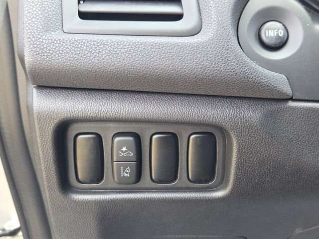 Used 2021  Mitsubishi 2.0 ES image 25