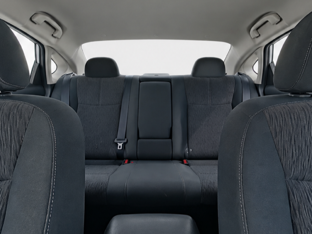 Used 2015 Silver Nissan SV image 18