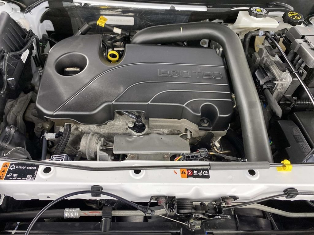 Used 2024 White GMC SLT image 29