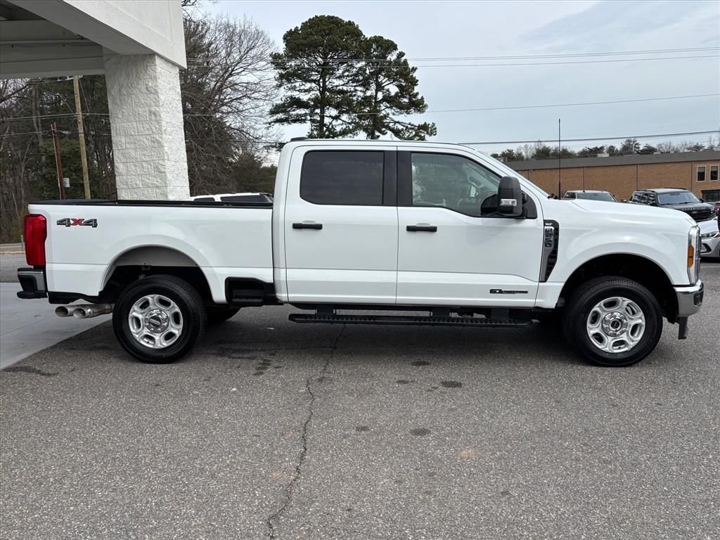 Used 2025 Oxford White Ford XLT image 20